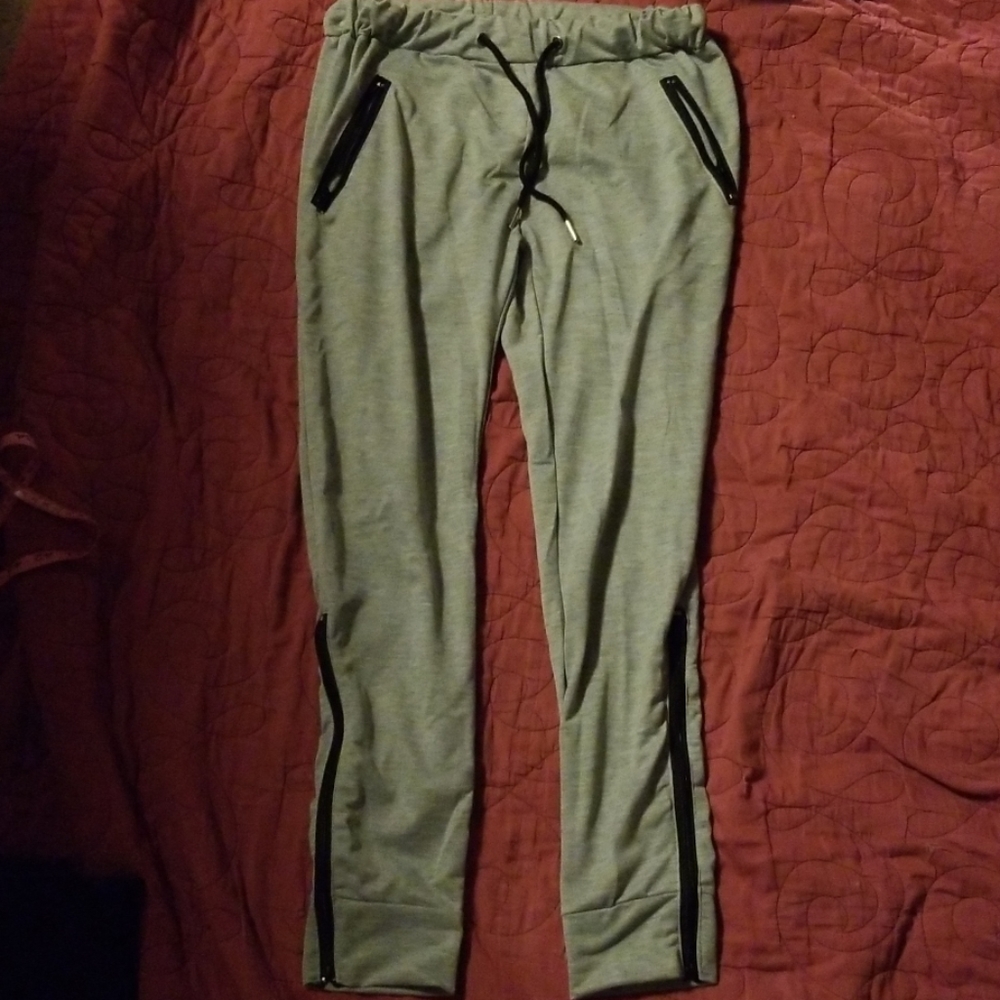 Joggers Gray with black zippers